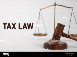 bilancia della giustizia con codici fiscali