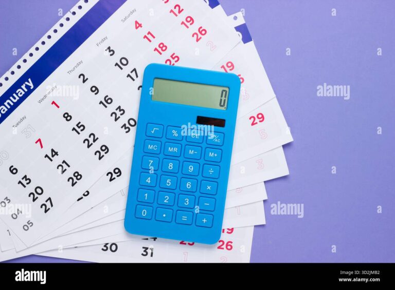 Come Si Calcolano I Mesi Nel Codice Fiscale Guida Pratica 2 calcolatrice accanto a calendario mensile colorato