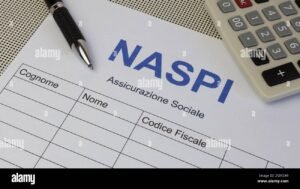 Quanto Spetta di NASpI e Come Calcolare l’Indennità di Disoccupazione 6 calcolatrice con documenti e simbolo naspi