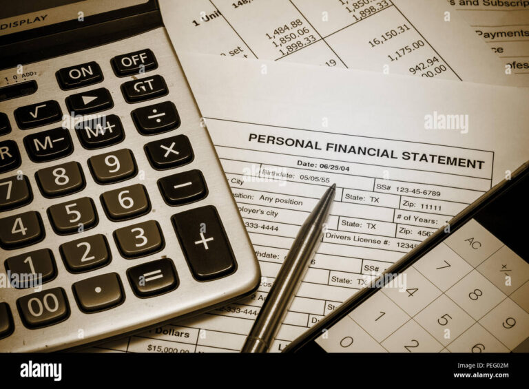 calcolatrice con documenti finanziari personali