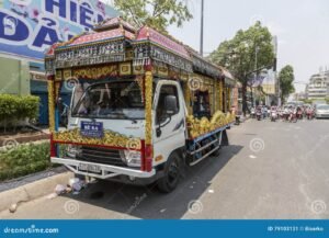 camion pompe funebri elegante in citta