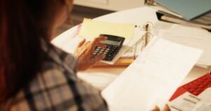 Quali Regole Si Applicano All'Iva Sulla Prima Casa 17 casa famiglia con calcolatrice e documenti fiscali