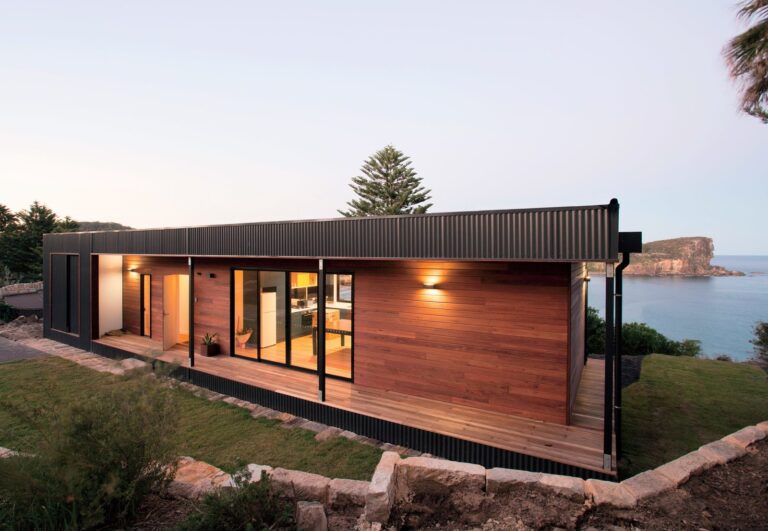 casa prefabbricata moderna vicino alla costa mare