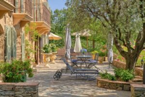 Come Funziona Avere Una Seconda Casa Senza Residenza in Italia 16 casa vacanze italiana con paesaggio mediterraneo