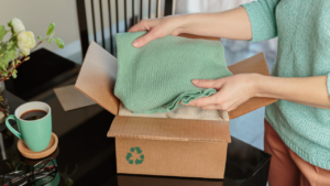 Come Ottenere il Rimborso per CIF Infinite Clean in Caso di Problemi 11 cliente che restituisce prodotto pulito e imballato