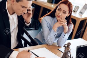 coppia separata discussione avvocato divorzio scrittoio