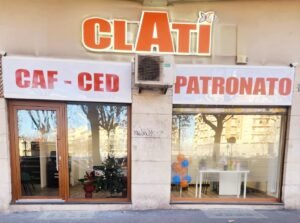 edificio moderno con insegna caf torino