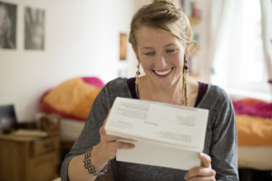 Quali sono i requisiti per partecipare al concorso Ares Sardegna 69 4 giovani candidati con documenti in mano