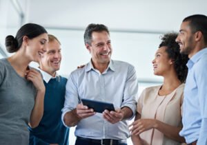 Come Funzionano I Servizi Offerti Da Ali Caf Patronato 3 immagine rete di assistenza e persone felici