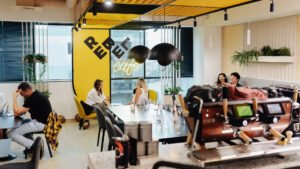 interno ufficio caf con persone assistite