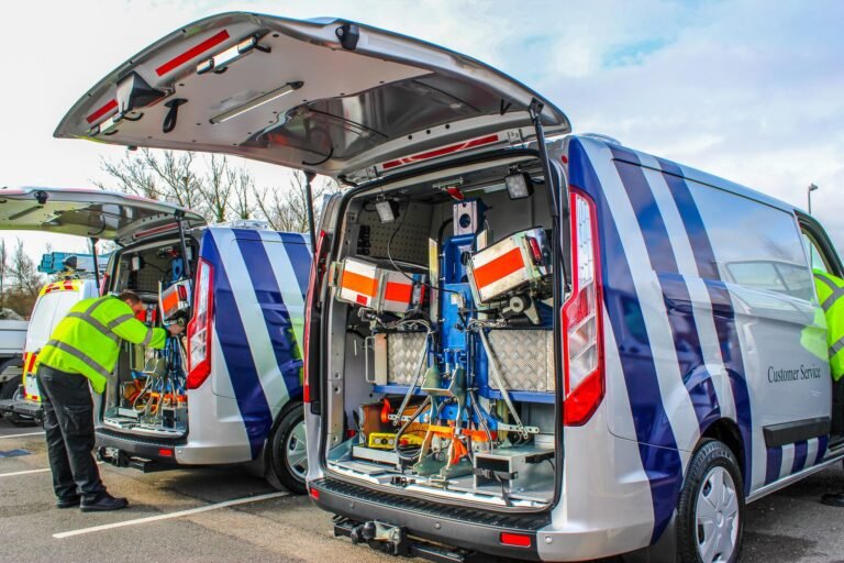 soccorso stradale con camioncino di assistenza