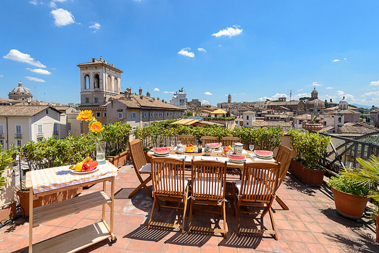 terrazza panoramica storica con vista su roma