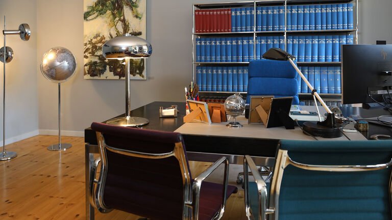 ufficio aziendale con paghe e contabilita