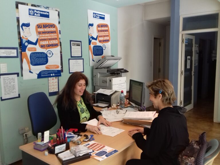 ufficio patronato acli con assistenti al lavoro 1