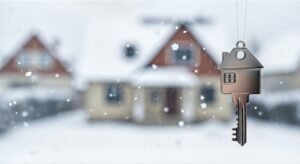 Cos'è la Legge sulla Prima Casa e Quali Sono i Vantaggi per Te 4 una casa accogliente con chiavi in primo piano