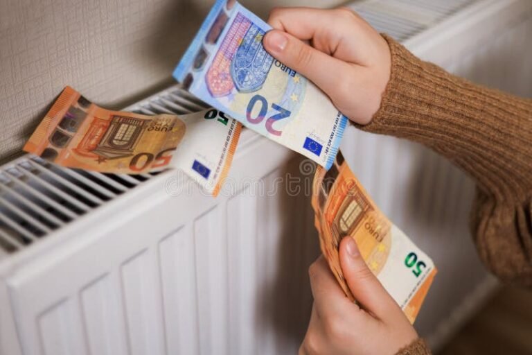 Come Funzionano i Rimborsi a Tappeto per la TARI e Chi Ne Ha Diritto 2 una mano che tiene una bolletta della tari